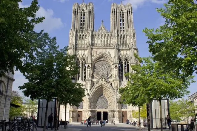 Reims Cathedral guided tour: Coronations and stained glass