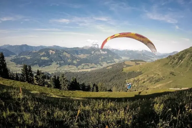 Parapente tandem em St. Johann in Tyrol: Montanhas Kaiser