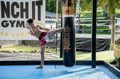 Entrenamiento de muay thai para principiantes en Koh Samui