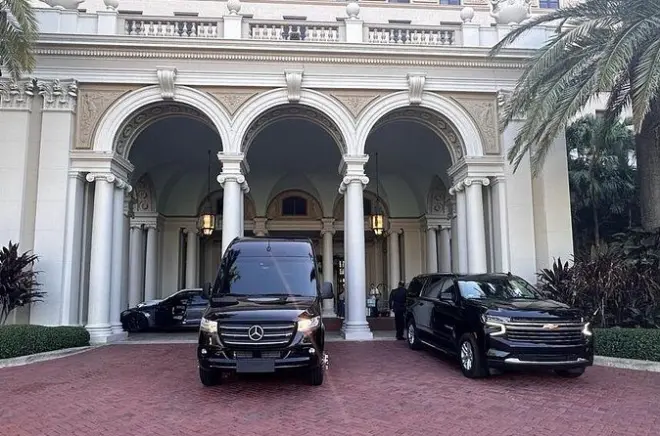 Auto privata nera da aeroporto e porto crociere di Fort Lauderdale