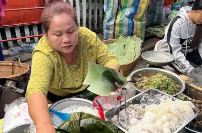Luang Prabang Local Market Morning Food Tour with Drinks