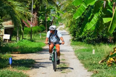 Kanchanaburi à vélo : Histoire WWII et marchés locaux à découvrir