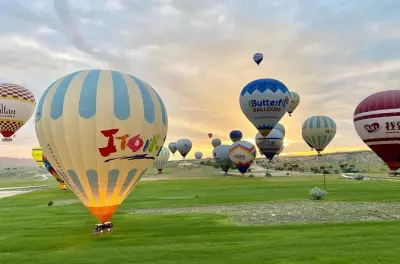 Cappadocia Heißluftballonflug: Sonnenaufgang über den Feenkaminen