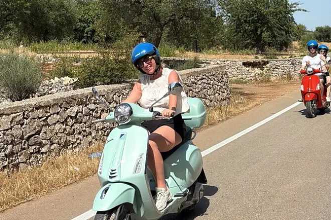 Alquiler de Vespa 125 en Bari: Explora Puglia a tu ritmo