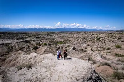 Deserto di Tatacoa da Neiva con fiume Magdalena e paesaggi rossi