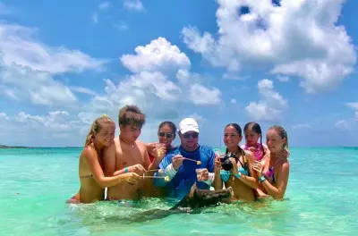 Rose Island tour from Nassau: Swimming pigs and snorkeling