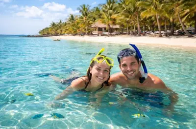 Roatán Private Tour: Sloths, Beach, Rum & Chocolate