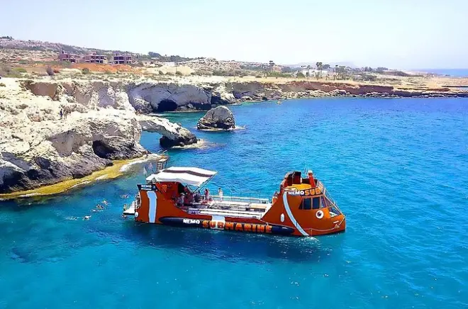 Nemo U-Boot in Ayia Napa: Europas größtes Halb-U-Boot