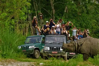 Chitwan National Park Tour: Jeep Safari & Canoe Ride