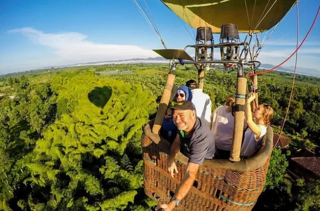 Private Balloon Flight over Colombian Coffee Axis