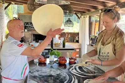 Corso di cucina pizza a San Gimignano: Prepara e mangia con uno chef