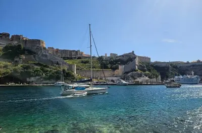 Snorkeling a Bonifacio al tramonto con skipper e cena