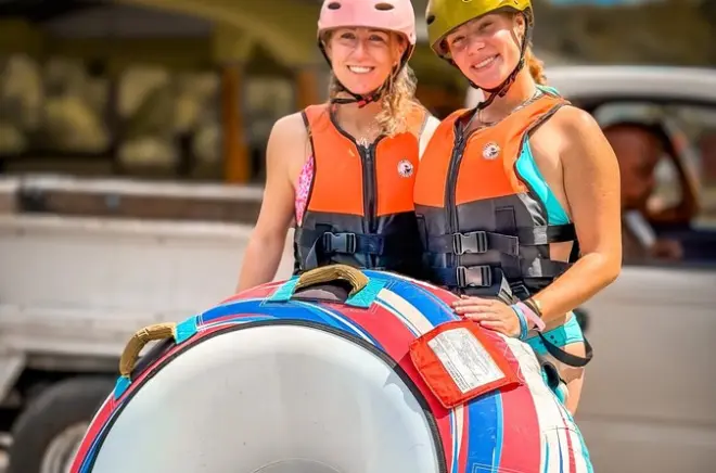 Medio día de tubing en río y cascada Annandale en Granada