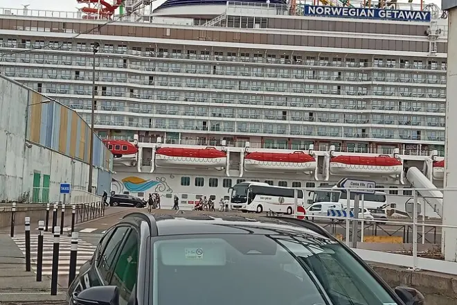 Private Taxi Le Havre to Paris: High-End Transfer with Stops