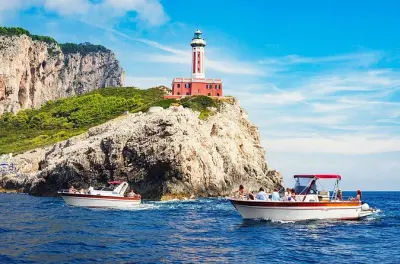 Capri depuis Positano : Bateau, grottes et 4 h de temps libre