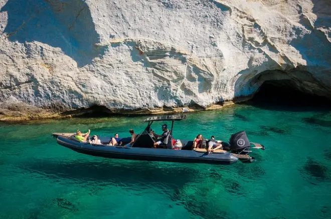 Sifnos private boat cruise: Hidden coves and monastery views