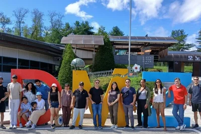 Erlebe die dmz hautnah, erkunde den 3. tunnel und besuche die nordkorea erlebnis-halle mit live-q&a. inklusive privatem transport, eintritt und englischem guide.