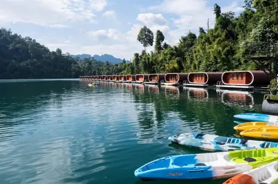 Rafting en Khao Sok: Río de bambú, lago de piedra caliza y templo