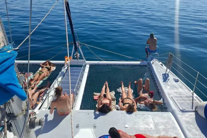 Tour en catamaran à Djerba : Baignade dans des eaux turquoise