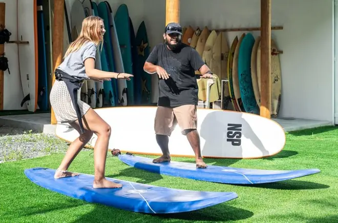 Aprende a surfear en Fuvahmulah, Maldivas: Olas todo el año