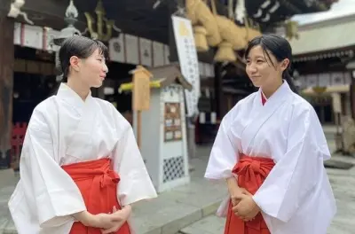 Hakata Food Tour: Ramen, Mentaiko Bread, Chicken & Tea