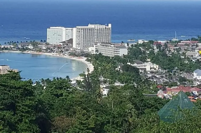 Ocho Rios Tour: Fern Gully, Spice Mountain & Strand