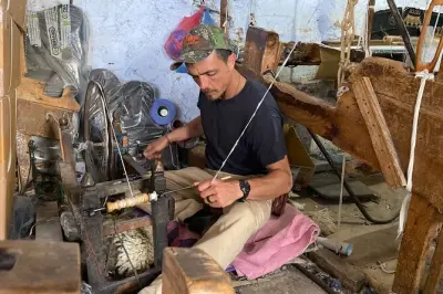 Chefchaouen Wool Weaving Workshop: Learn from Local Artisans