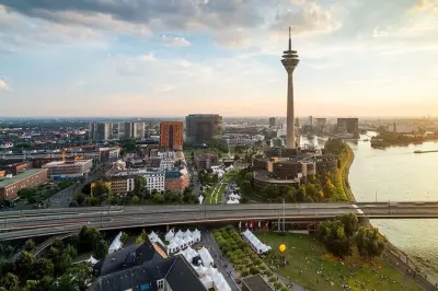 Düsseldorf Walking Tour: Altstadt, Rhine Tower & St. Lambertus