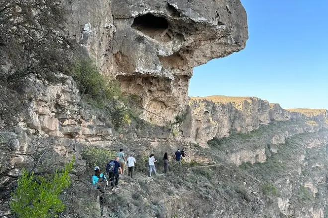 Senderismo privado en las montañas de Salalah: Manantial natural