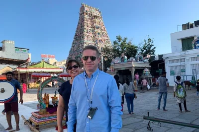 Erlebe mylapores geschichte bei einem geführten rundgang. besuche kapaleeshwarar tempel, san thome kirche und genieße lokale snacks in chennai.