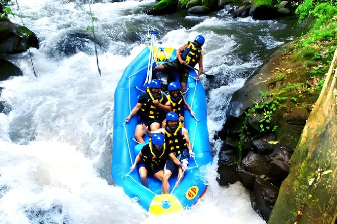 Rafting sul fiume Ayung a Seminyak: 2 ore con visita alla cascata