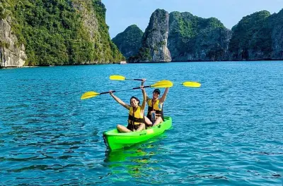 Caiaque em Lan Ha Bay saindo de Ha Long: Canoa privada, 2 cavernas