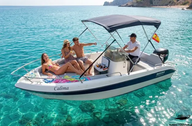 Location bateau sans permis à Torrevieja, pilotez votre embarcation
