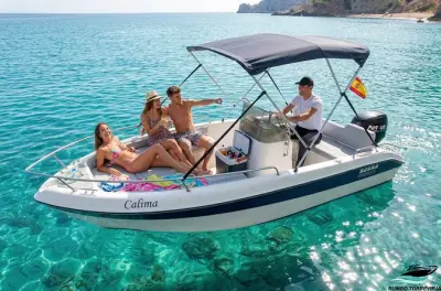 Location bateau sans permis à Torrevieja, pilotez votre embarcation