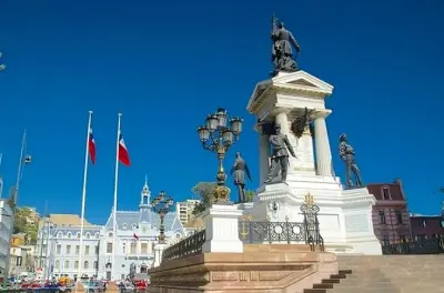 Valparaíso Walking Tour with Guide: Historic Streets & Bay Views