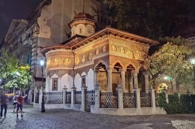Entdecke bukarests spirituelles herz bei einer privaten tour zu historischen orthodoxen kirchen mit einem lokalen guide. barrierefreie route & persönliche einblicke inklusive.