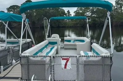 Aluguel de lancha pontão para 12 pessoas na Indian River Lagoon