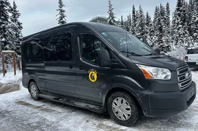 Privater Transfer von Banff zum Flughafen Calgary: Bequeme Fahrt