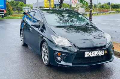 Nuwara Eliya to Colombo Airport Transfer: Private Pickup
