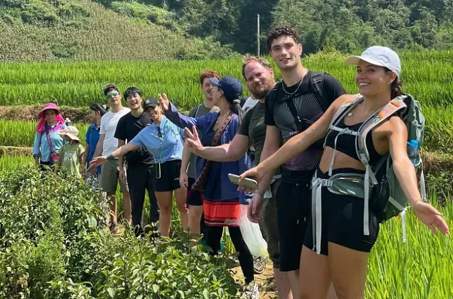 Trekking de 2 días en Sapa con homestay en familias locales