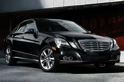Vienna Airport Transfer: Standard Car or Minivan