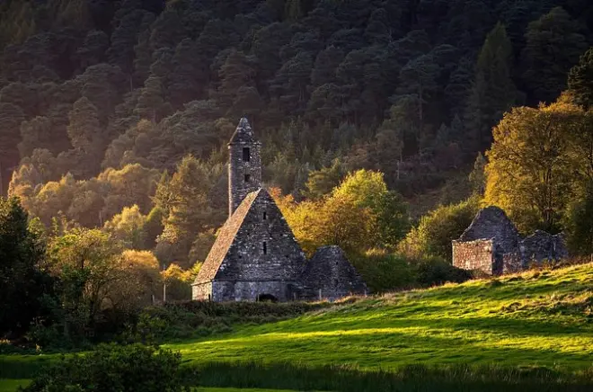 Glendalough: Tour a piedi tra città monastica antica e valli