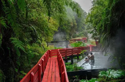 Termas Geométricas ab Pucón: 16 Thermalquellen