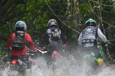 El Nido off-road tour: Ride mountain trails and river crossings