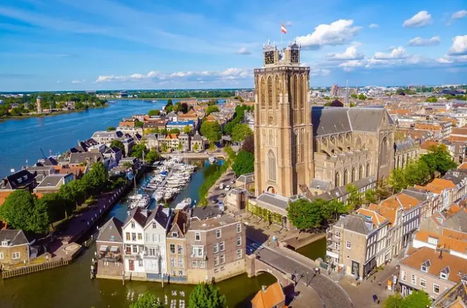 Guia de áudio para caminhada em Dordrecht: 41 histórias em 7 idiomas