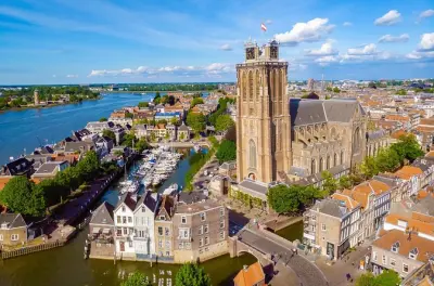 Dordrecht City Walk Audio Guide: 41 Stories in 7 Languages
