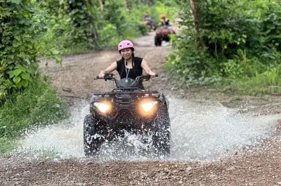 Quadriciclo em Krabi: Trilhas na selva e travessias d’água