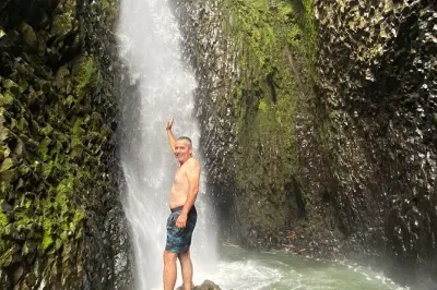 Private Wanderung zu Don Lolo Wasserfall und Naturpools ab Pereira