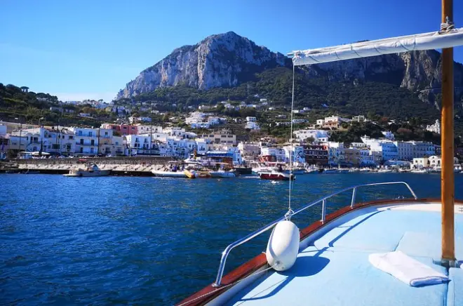 Barco privado em Capri: Grutas Verde, Branca e Faraglioni