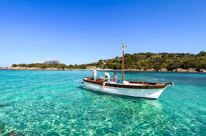 Passeio de barco para Tavolara e Molara: Almoço e snorkel